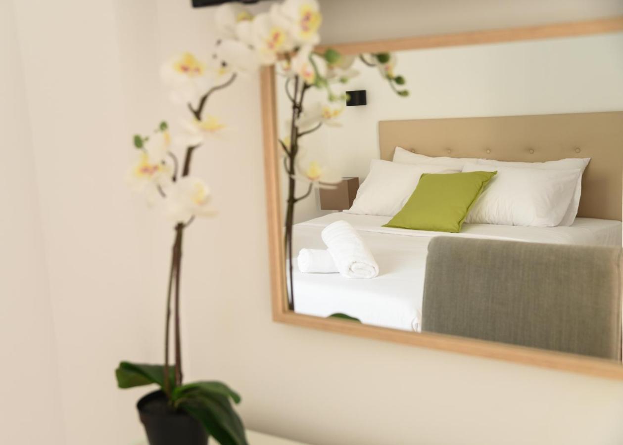Hotel_Tier Атина Екстериор снимка