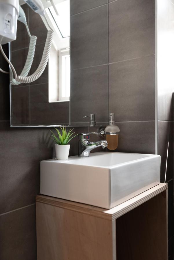 Hotel_Tier Атина Екстериор снимка