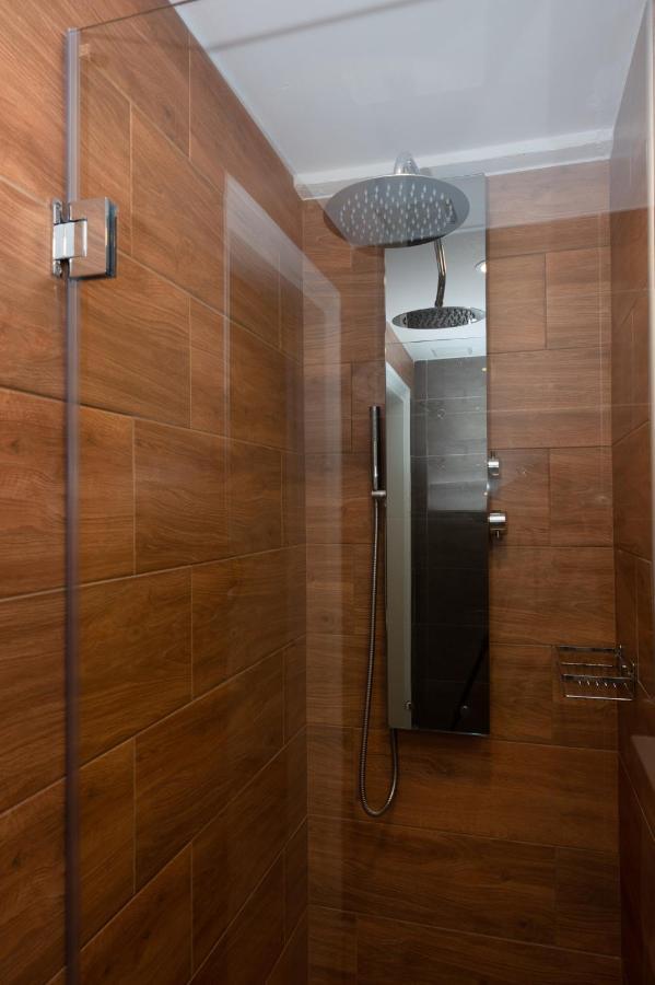 Hotel_Tier Атина Екстериор снимка