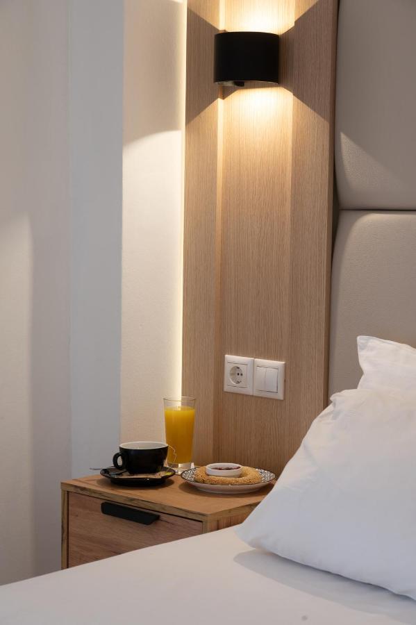Hotel_Tier Атина Екстериор снимка