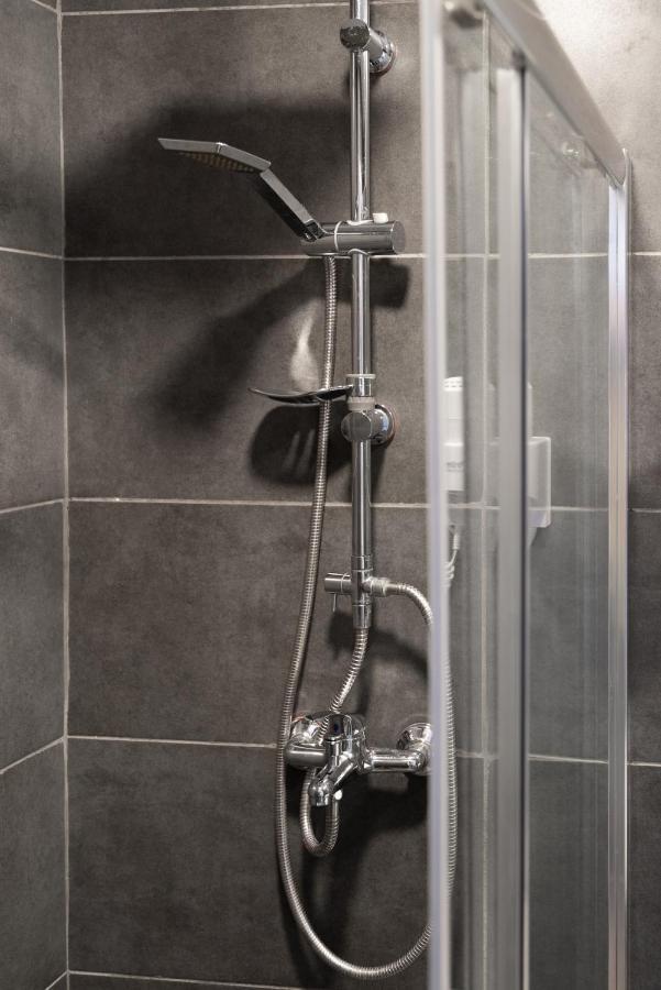 Hotel_Tier Атина Екстериор снимка