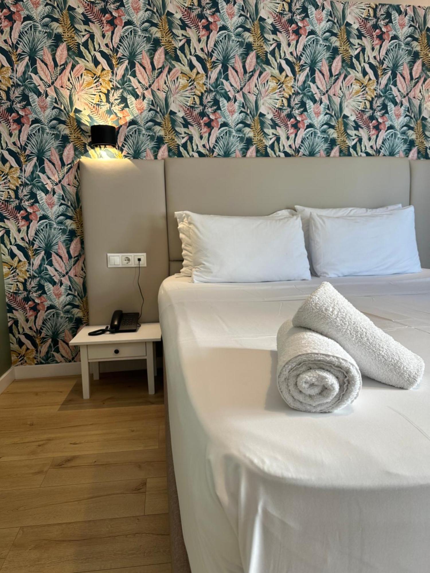 Hotel_Tier Атина Екстериор снимка