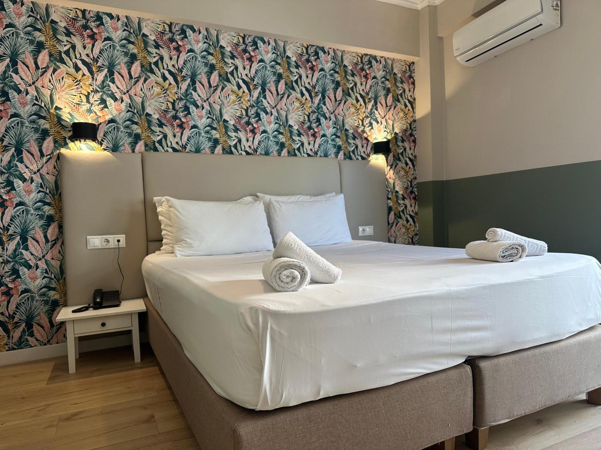 Hotel_Tier Атина Екстериор снимка